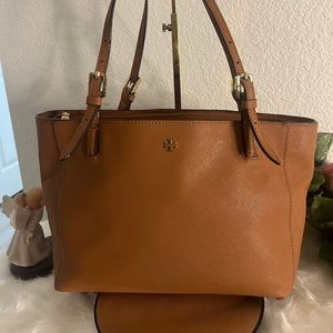 Tory Burch Tote Handbag in Gold Hardware